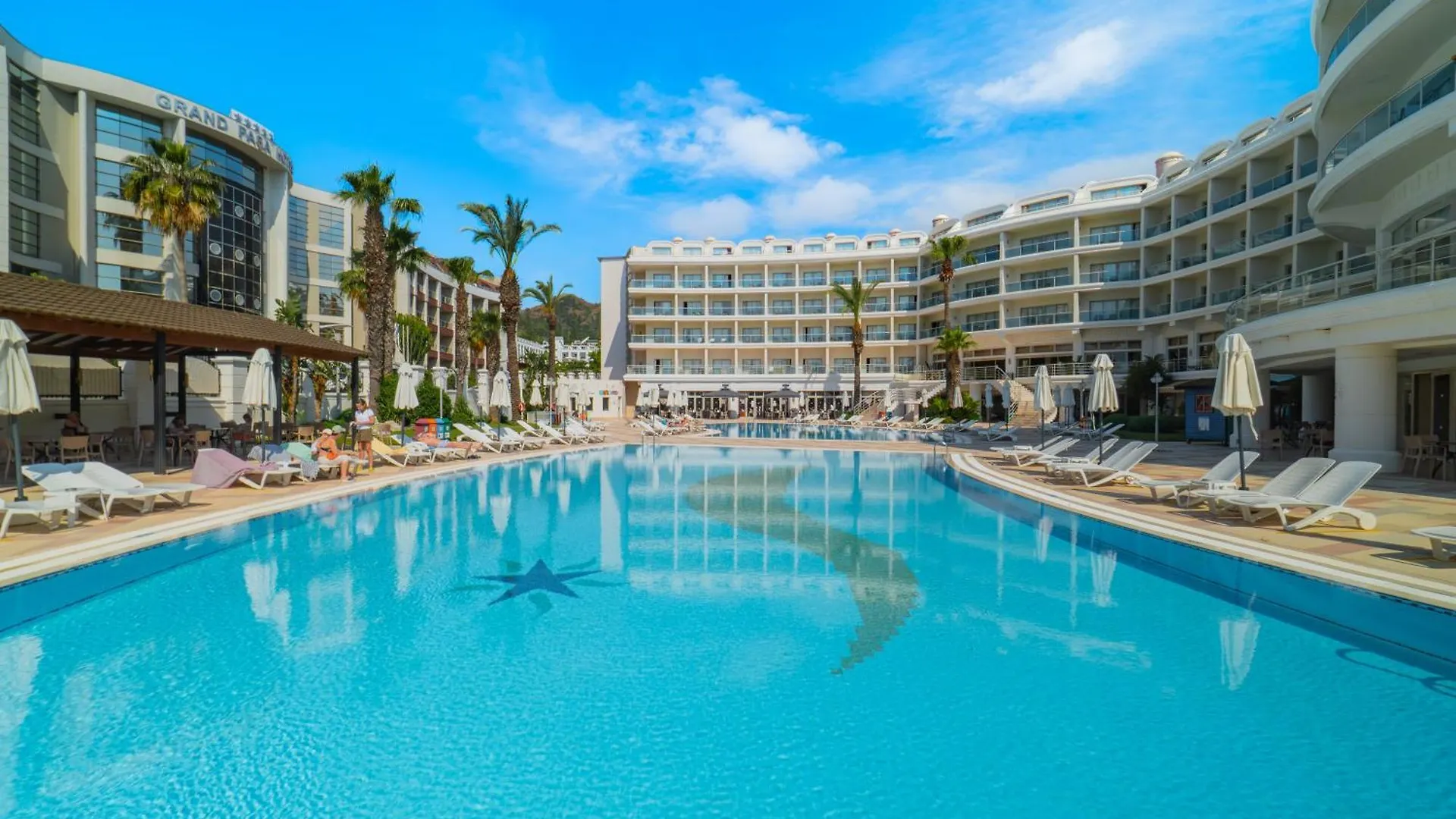 מרמריס Pineta Park Deluxe Hotel