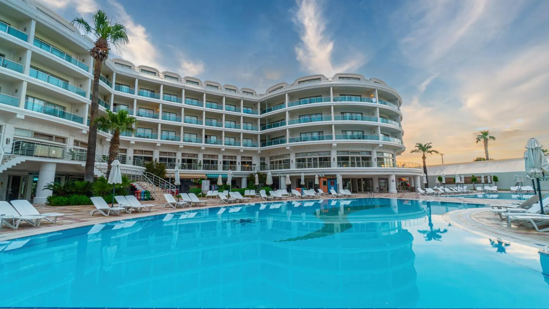 מרמריס Pineta Park Deluxe Hotel