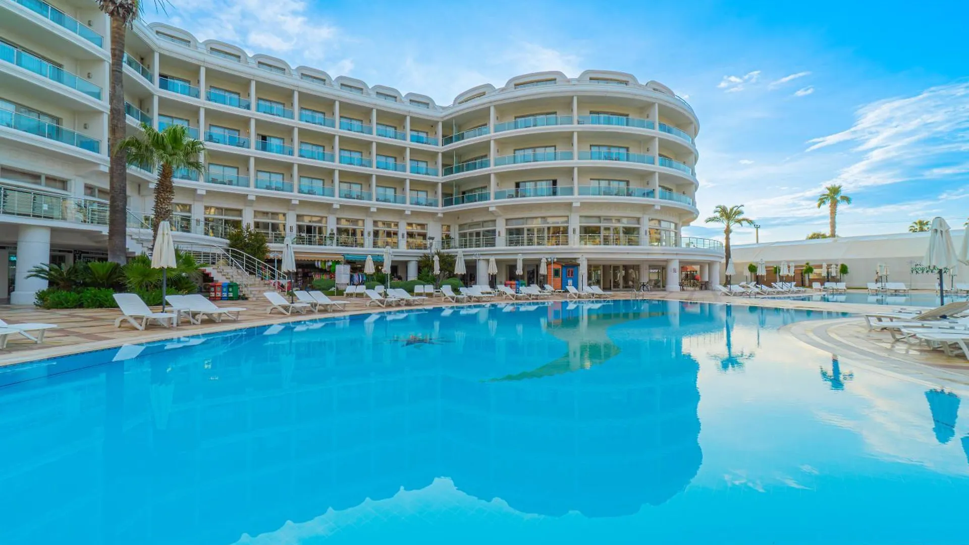 מרמריס Pineta Park Deluxe Hotel